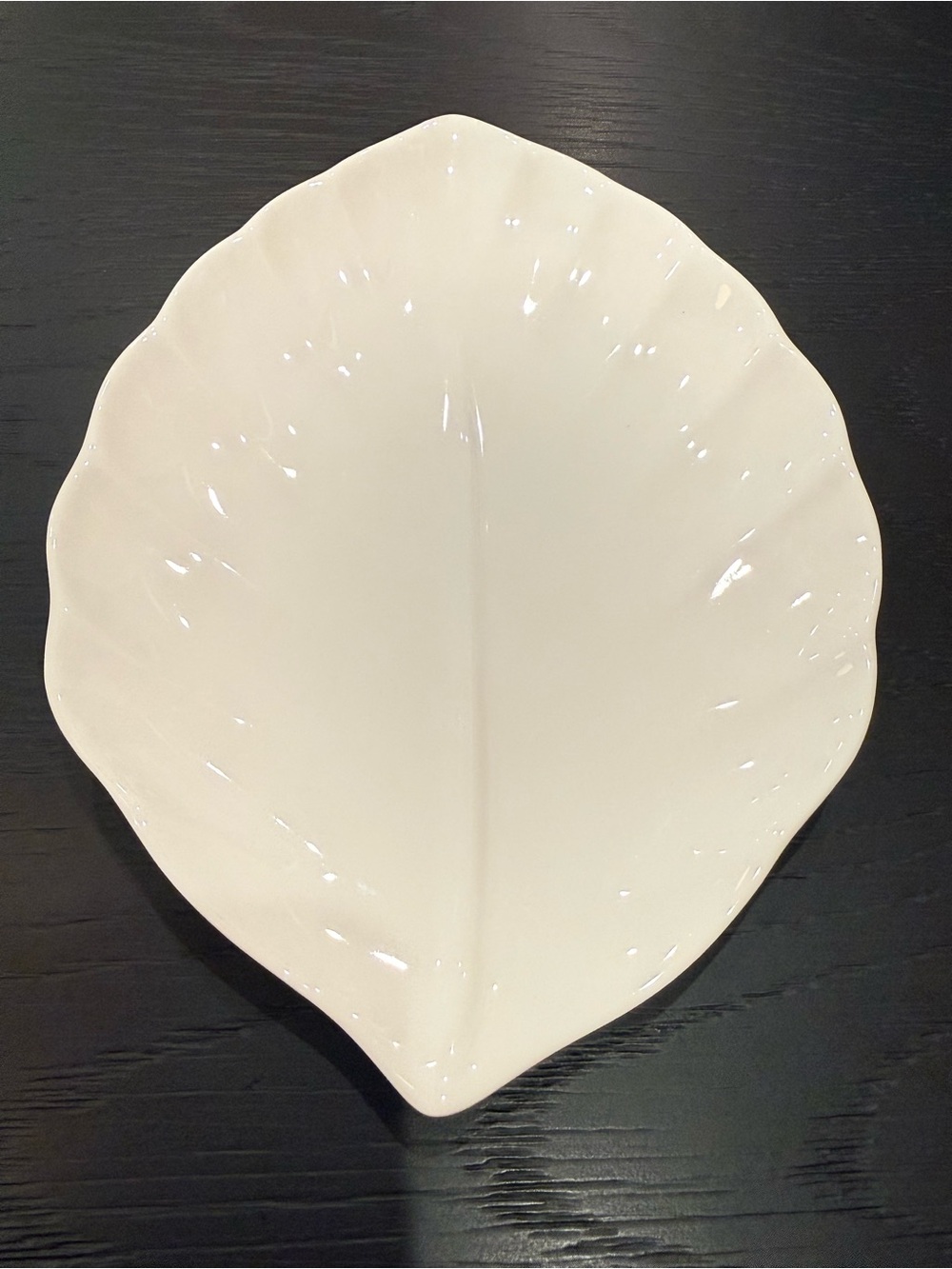 White Porcelain Crate & Barrel Leaf-Shaped Ceramic Serving Plates - Set of 5 - Picture 5 of 13